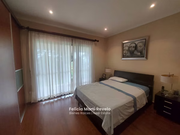 VENTA de Casa Independiente con VISTA ESPECTACULAR + un Apartamento en Escazú