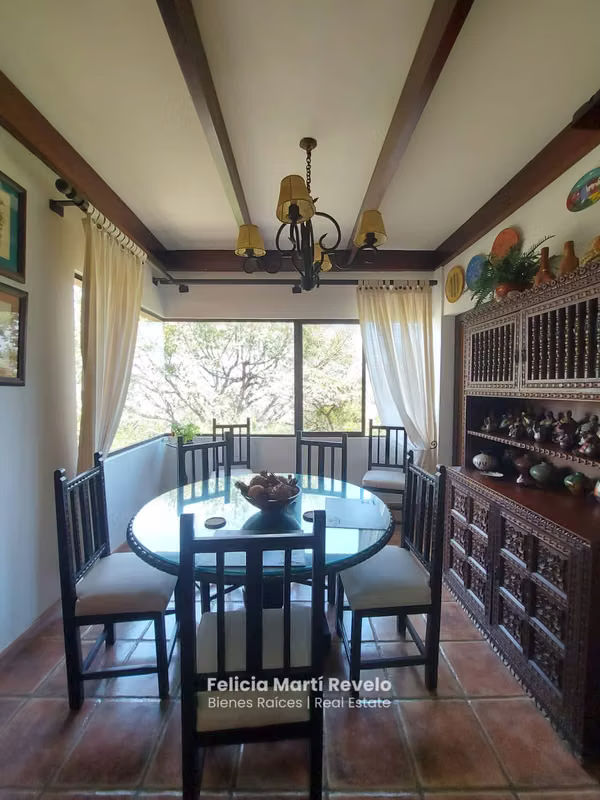 VENTA de Casa Independiente con VISTA ESPECTACULAR + un Apartamento en Escazú