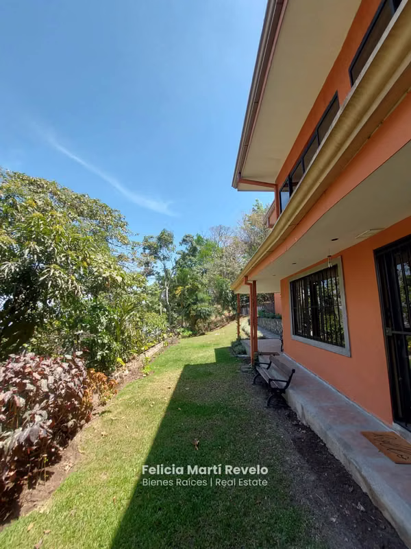 VENTA de Casa Independiente con VISTA ESPECTACULAR + un Apartamento en Escazú