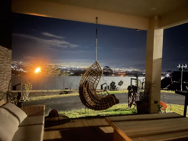 Casa en venta en Naranjo, hermosas vistas, terraza, estilo contemporáneo