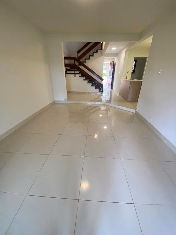 TOWNHOUSE EN CARIARI EN VENTA