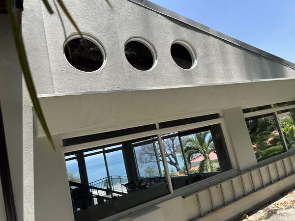 Vendo casa de lujo, en la  playa , completamente amueblada en Condominio Costa Mar.