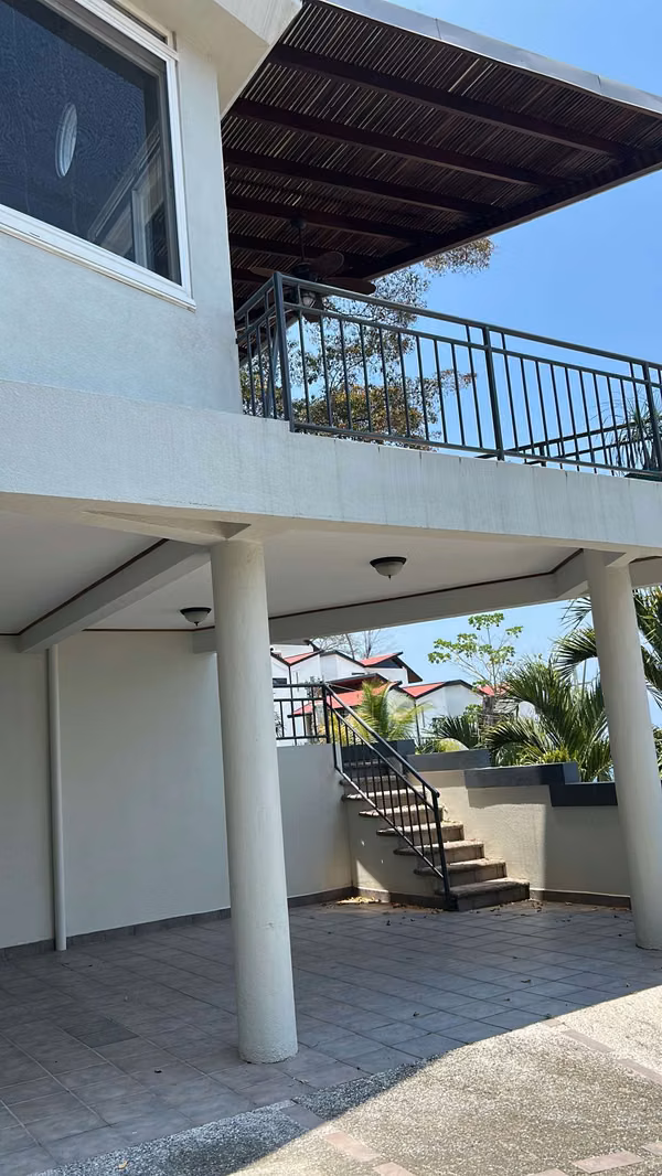 Vendo casa de lujo, en la  playa , completamente amueblada en Condominio Costa Mar.
