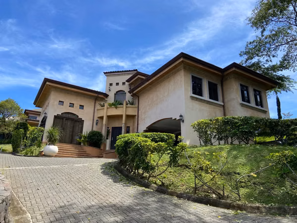 ALQUILER DE CASA EN VILLA REAL*
