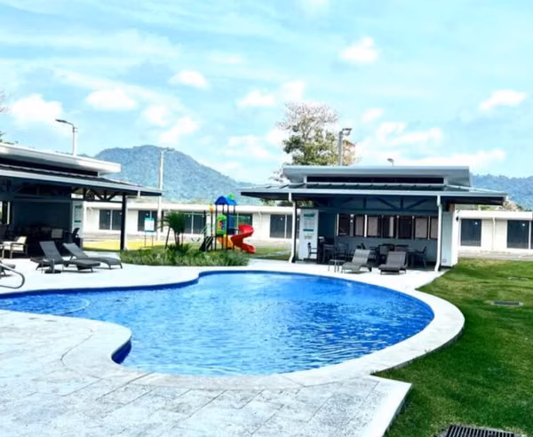 Venta de Condo-El Tesoro de la Playa: Lujo y Confort
