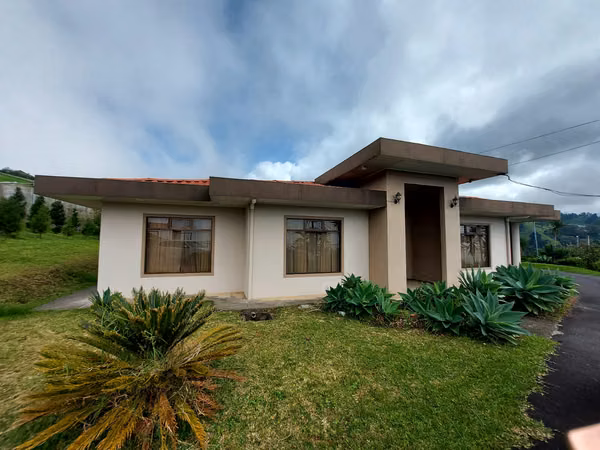 Casa en venta en Zarcero, zona de aire puro y fresco