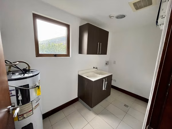 VENTA DE AMPLIO APARTAMENTO - 3 HABITACIONES - LOMAS DE AYARCO SUR - CURRIDABAT