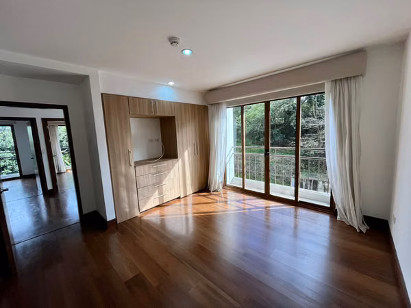 VENTA DE AMPLIO APARTAMENTO - 3 HABITACIONES - LOMAS DE AYARCO SUR - CURRIDABAT