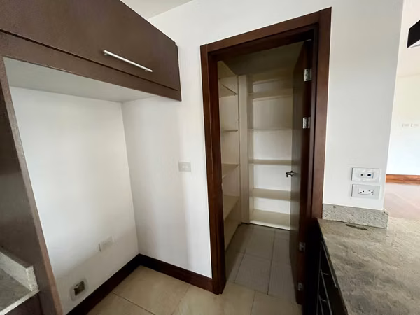 VENTA DE AMPLIO APARTAMENTO - 3 HABITACIONES - LOMAS DE AYARCO SUR - CURRIDABAT