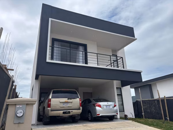 Venta de casa nueva y moderna en condominio en Tres Ríos, 5740