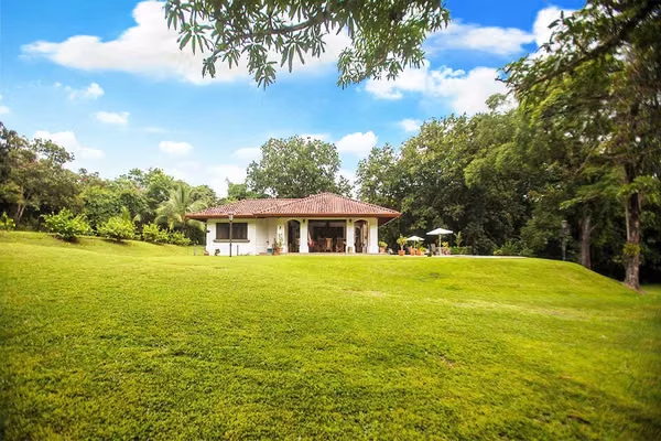 Venta Finca con casaclub y piscina, Orotina para proyecto inmobiliario