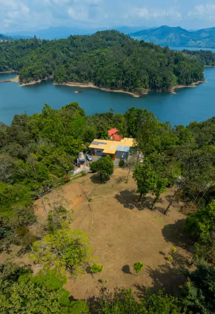 Lots for sale in front of the Arenal Lake