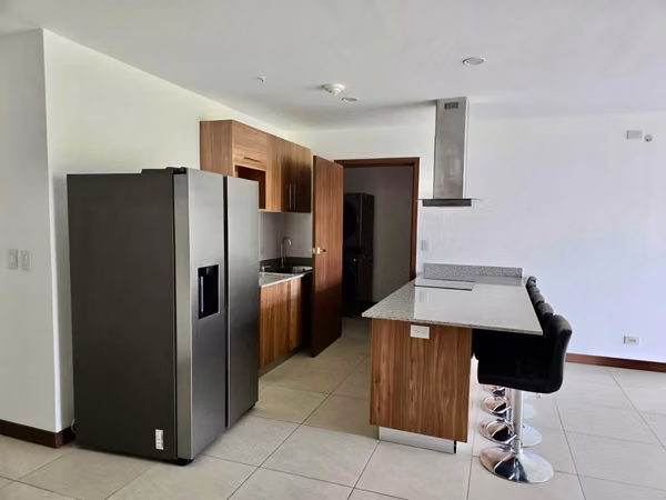 Se alquila Hermoso Apartamento en Via Natura