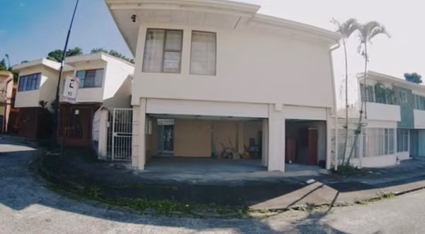 En venta edificio en Barrio Amón con 2 apartamentos y sala de reuniones