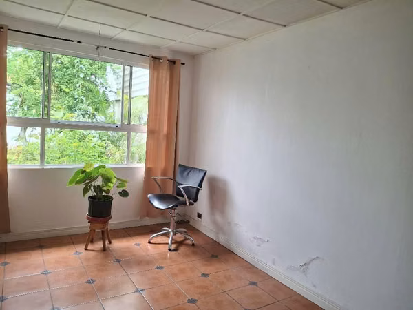 VENTA DE CASA AMPLIA POR EL MOPT EN SAN JOSÉ, USO MIXTO, CIUDAD GOBIERNO