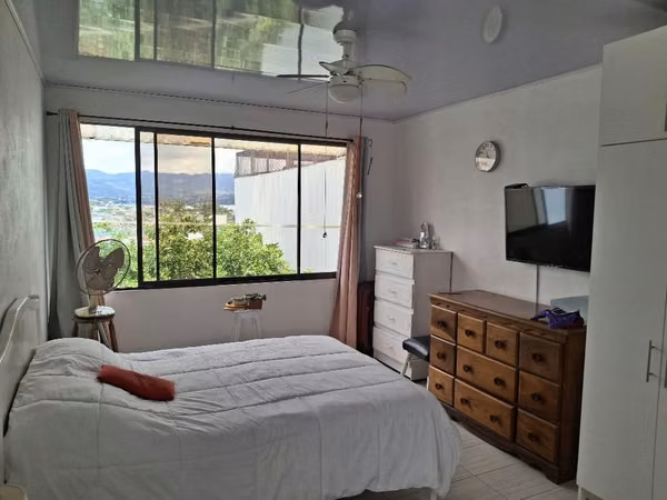 VENTA DE CASA AMPLIA POR EL MOPT EN SAN JOSÉ, USO MIXTO, CIUDAD GOBIERNO