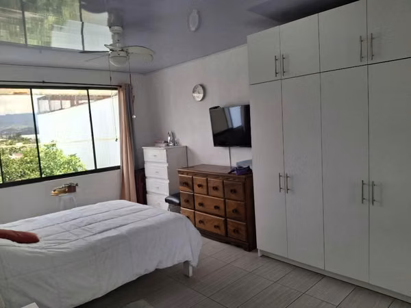 VENTA DE CASA AMPLIA POR EL MOPT EN SAN JOSÉ, USO MIXTO, CIUDAD GOBIERNO