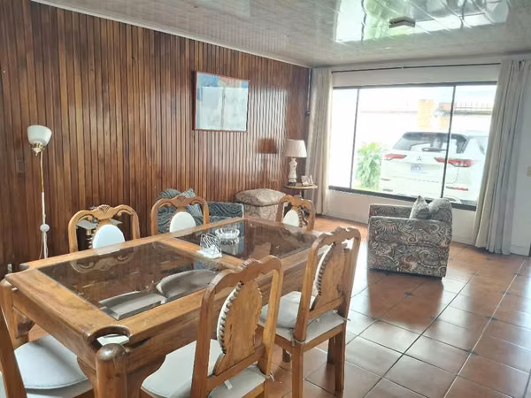 VENTA DE CASA AMPLIA POR EL MOPT EN SAN JOSÉ, USO MIXTO, CIUDAD GOBIERNO