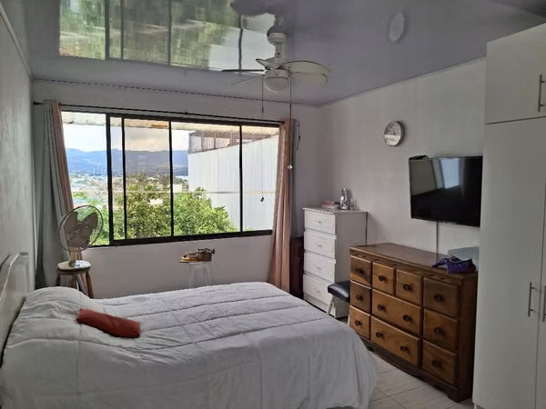 VENTA DE CASA AMPLIA POR EL MOPT EN SAN JOSÉ, USO MIXTO, CIUDAD GOBIERNO