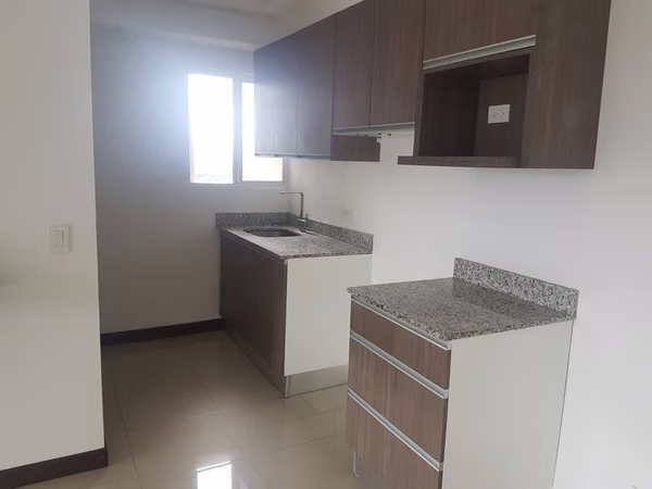 Se vende apartamento en Condominio Torre Camino Real, Alajuela