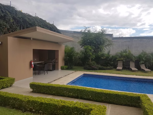 Se vende apartamento en Condominio Torre Camino Real, Alajuela