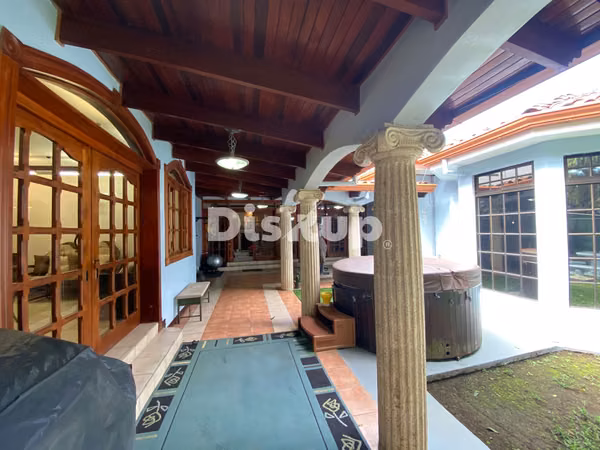 Venta de amplia casa de 5 hab. Residencial Altamonte, Curridabat
