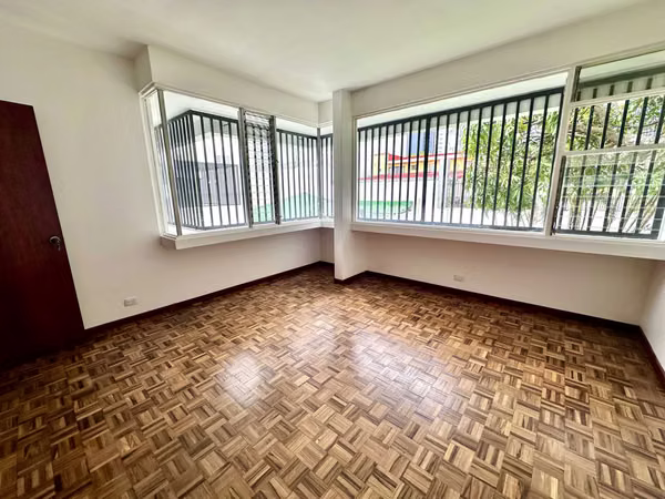 SE ALQUILA IMPRESIONANTE CASA EN ROHRMOSER NUNCIATURA