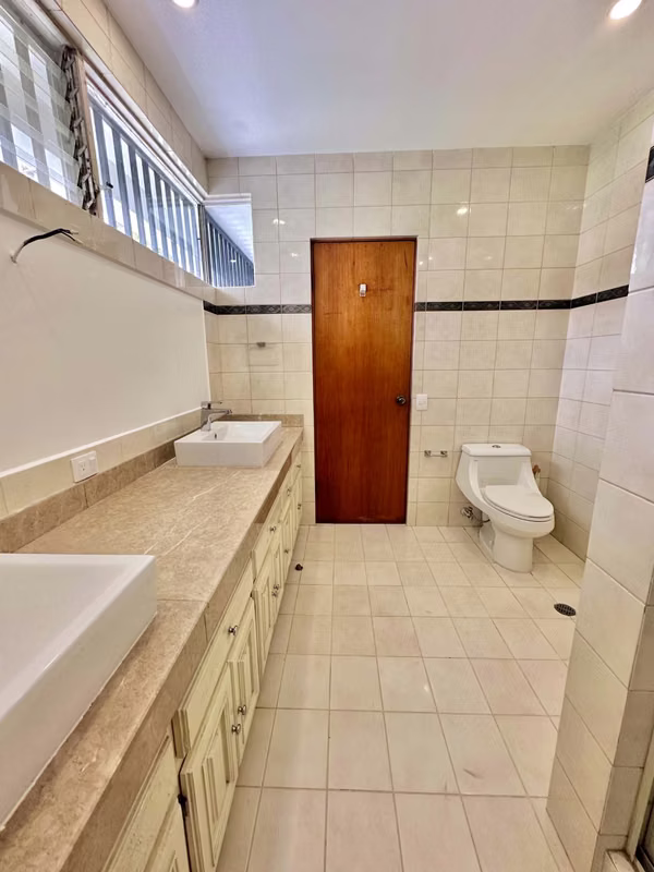 SE ALQUILA IMPRESIONANTE CASA EN ROHRMOSER NUNCIATURA