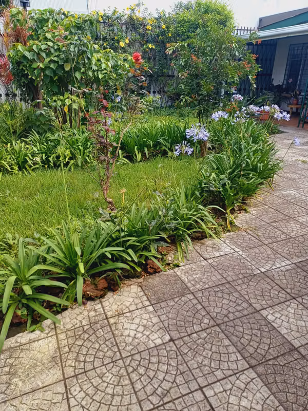 Beautiful property for sale in downtown Desamparados – Unbeatable location!