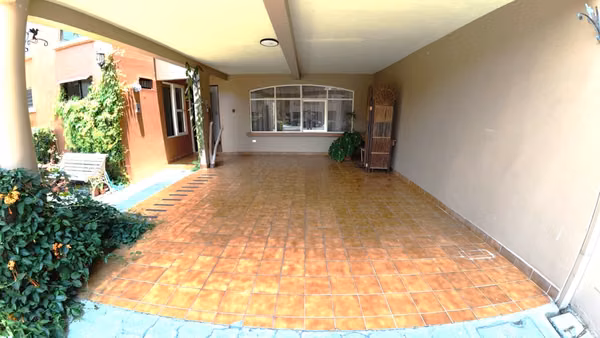 Casa Moderna de 2 Niveles en Moravia | Lista para Habitar. ( JS 1322 9 ).