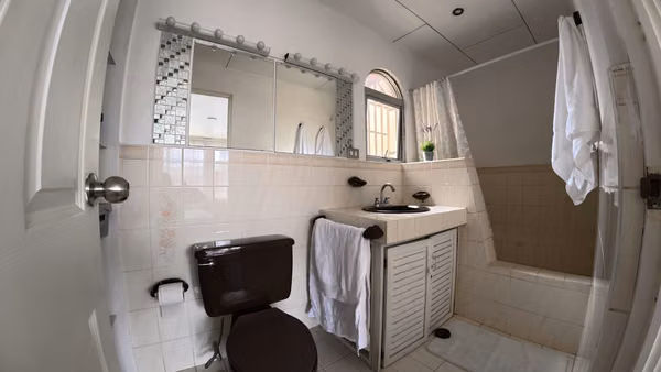 Casa Moderna de 2 Niveles en Moravia | Lista para Habitar. ( JS 1322 9 ).