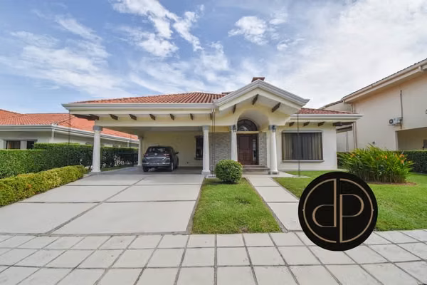 VENTA SANTA ANA LINDORA CASA DE 1 PLANTA CON AMPLIO JARDIN