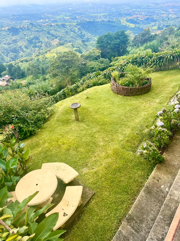 CASA CON ESPECTACULARES VISTAS AL VALLE CENTRAL