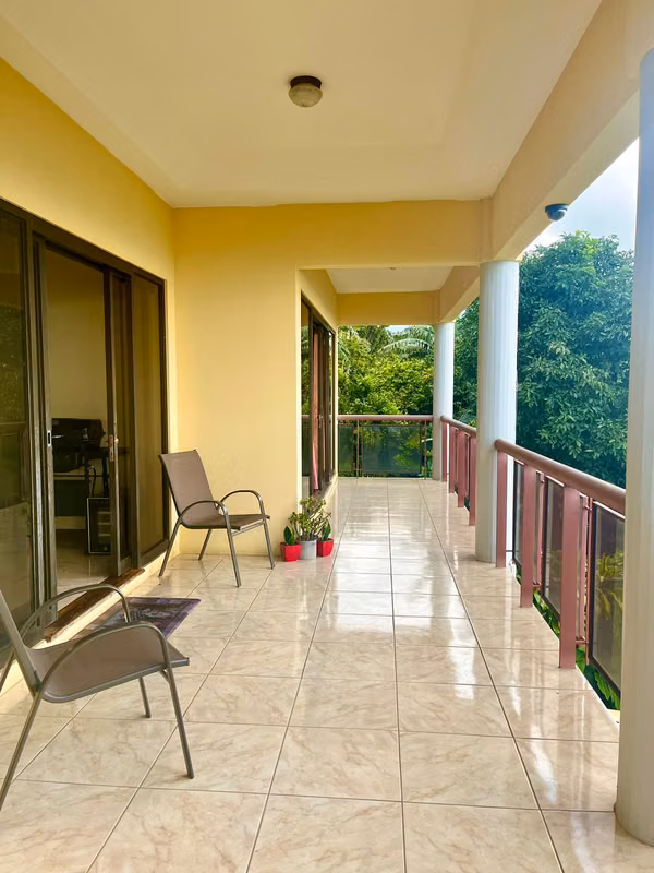 CASA CON ESPECTACULARES VISTAS AL VALLE CENTRAL