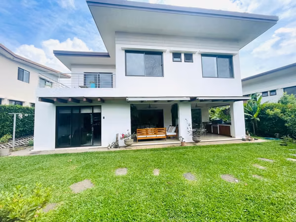 BARGAIN HOUSE FOR SALE WITH GARDEN SANTA ANA RÍO ORO*