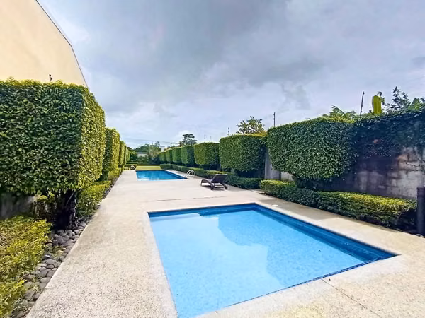 BARGAIN HOUSE FOR SALE WITH GARDEN SANTA ANA RÍO ORO*