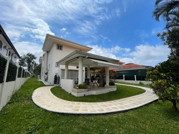CASA EN ALQUILER EN VALLE DEL SOL*