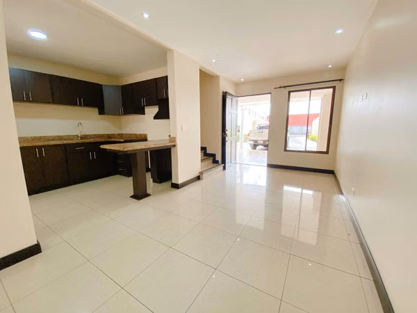 Casa/Condominio - Alquiler / Familiar y seguro / Hatillo, San José