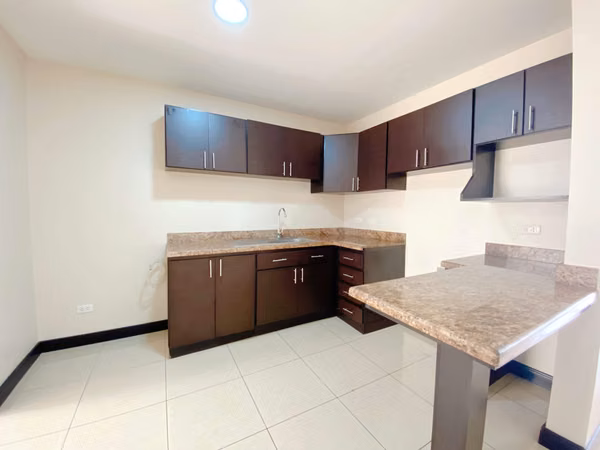 Casa/Condominio - Alquiler / Familiar y seguro / Hatillo, San José