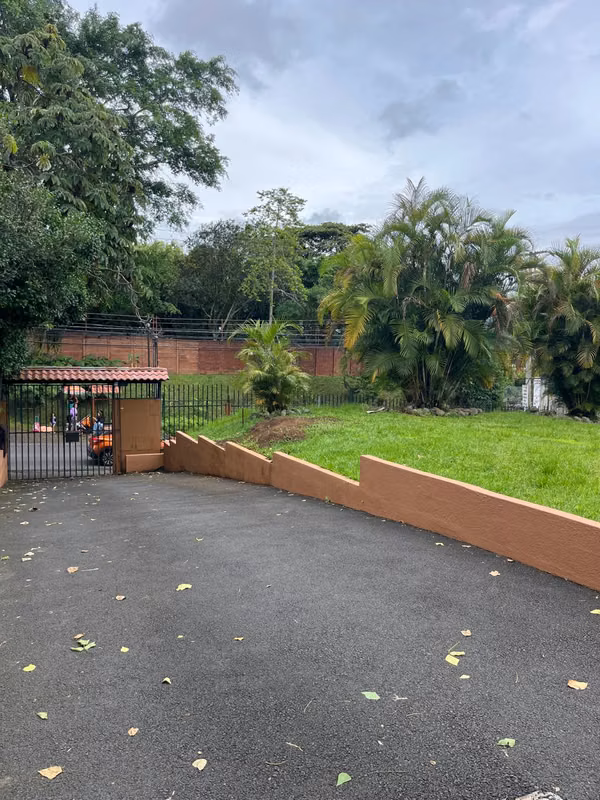 Mixed used lot for sale - Pinares - Curridabat