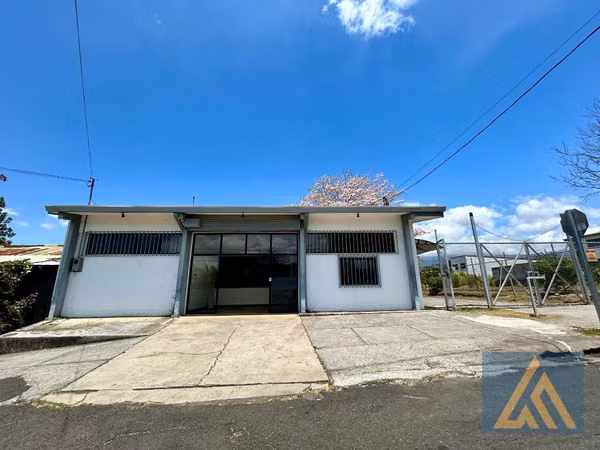 Venta de Local / Bodega / Oficinas en San Lorenzo de Heredia