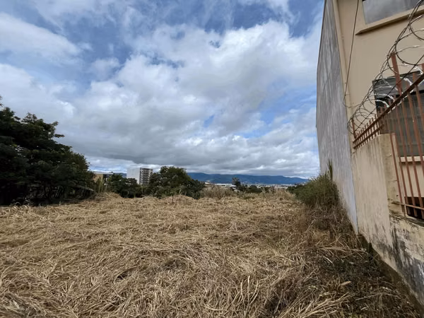 SE VENDE LOTE INDEPENDIENTE - RES. C/ AGUJA - GUAYABOS - CURRIDABAT