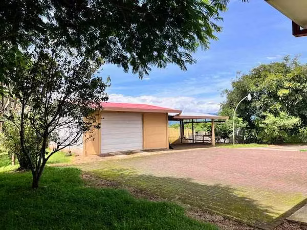 Vivienda cerca del centro de San Rafael 8820m2 terreno