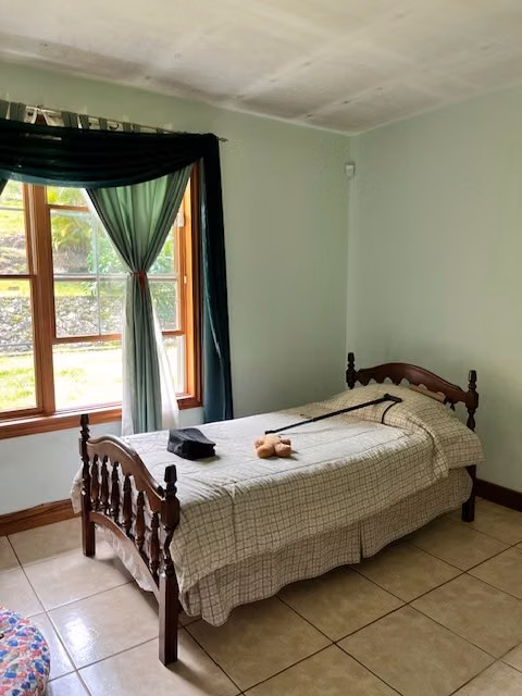Vivienda cerca del centro de San Rafael 8820m2 terreno