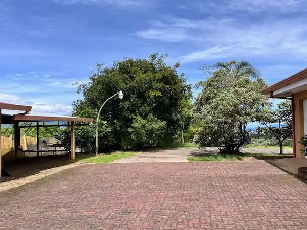 Vivienda cerca del centro de San Rafael 8820m2 terreno