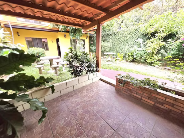 Venta de 2 casas,  uso comercial o vivienda, Heredia Centro