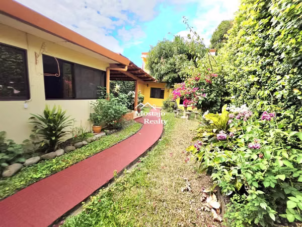 Venta de 2 casas,  uso comercial o vivienda, Heredia Centro