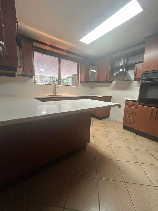 VENTA CASA DE UNA SOLA PLANTA EN CONDOMINIO ESCAZÚ*