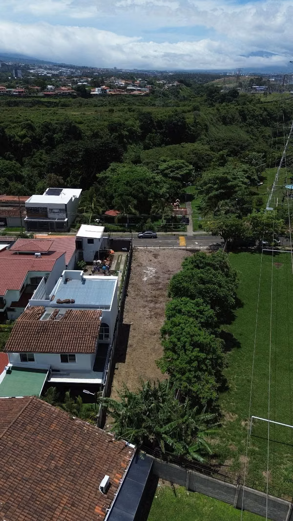 Escazú, Urbanización Pinar del Río