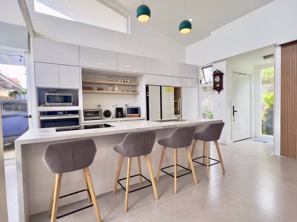 Lindora - Moderna - Casa + 2 Apartamentos - Alta Rentabilidad